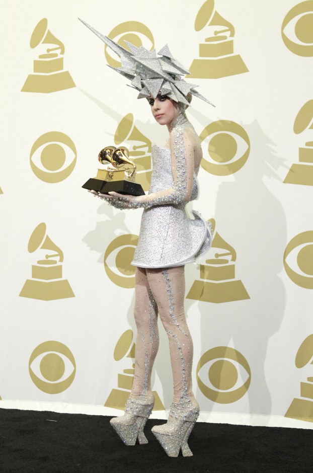 Lady-Gaga-Grammys-2010-2-622x940.jpg