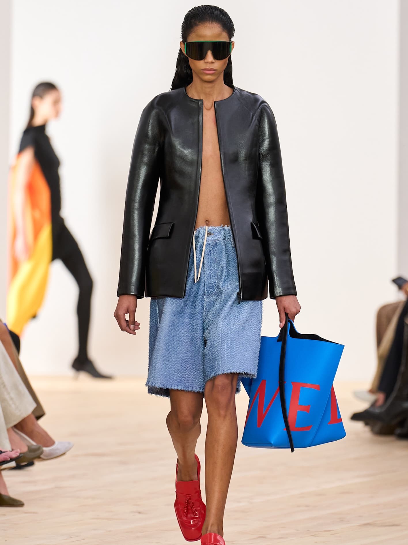 Loewe S26 048