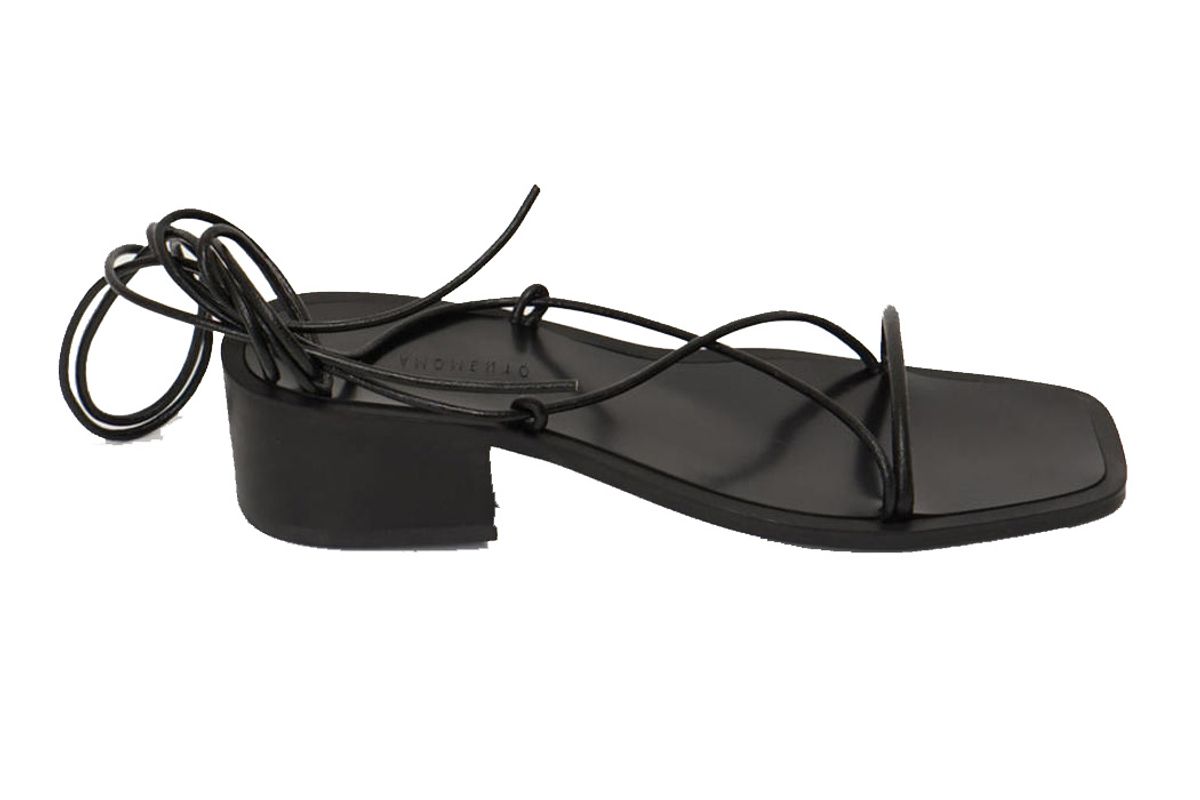 amomento leather string sandal