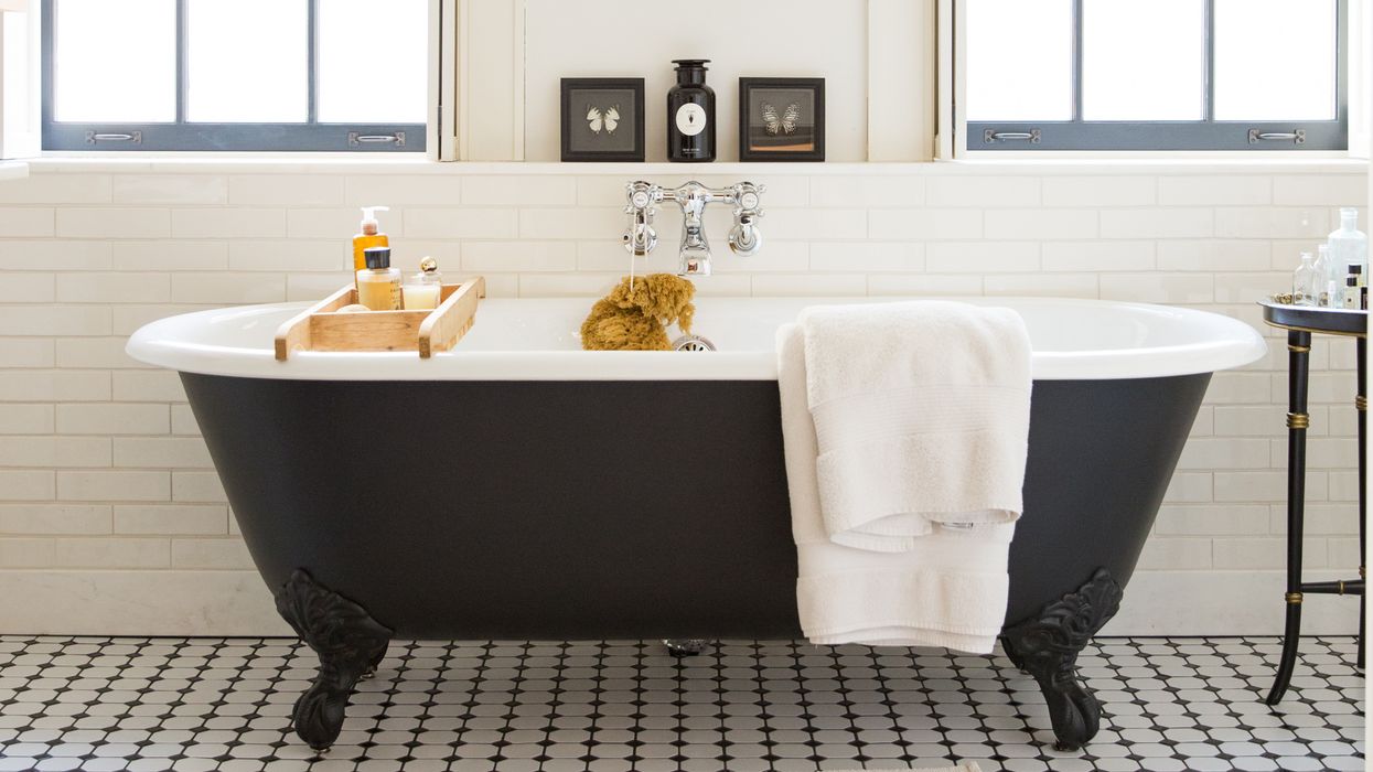 Black & White Bathroom Makeover, Hunted Interior