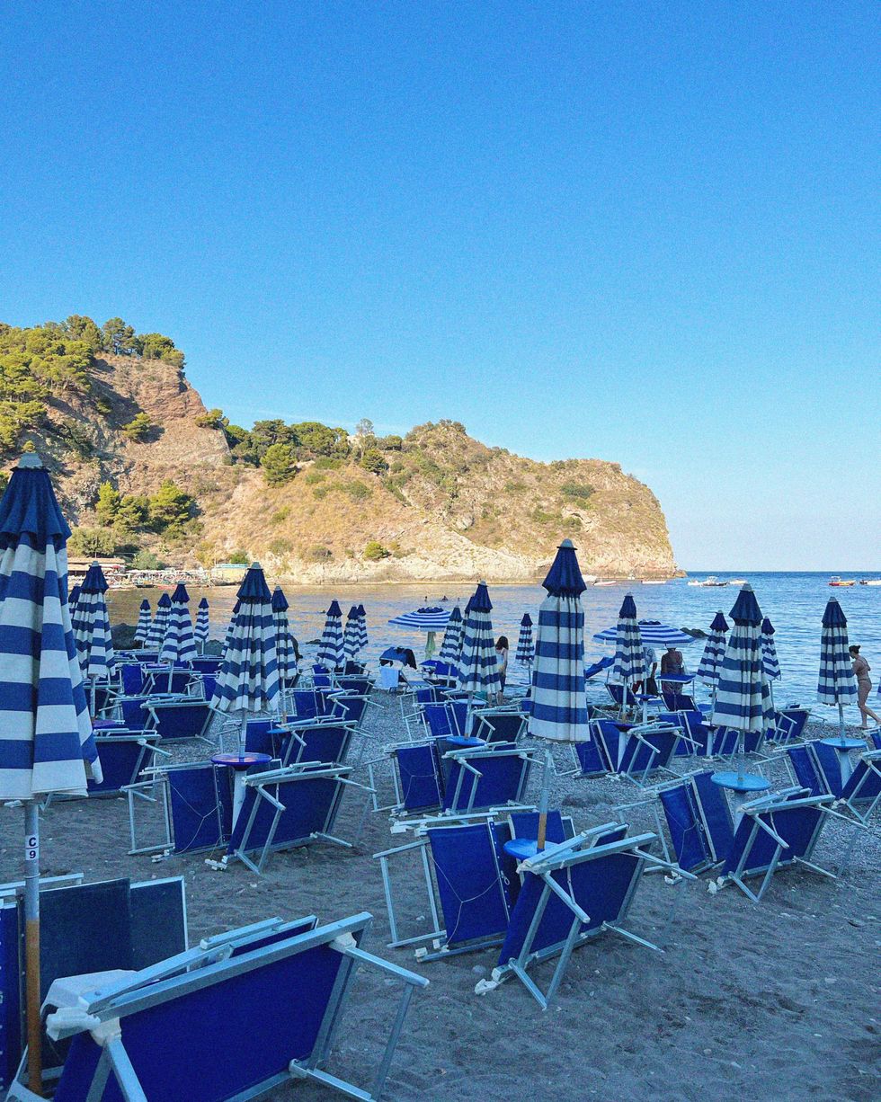 beach clubs in Isola Bella