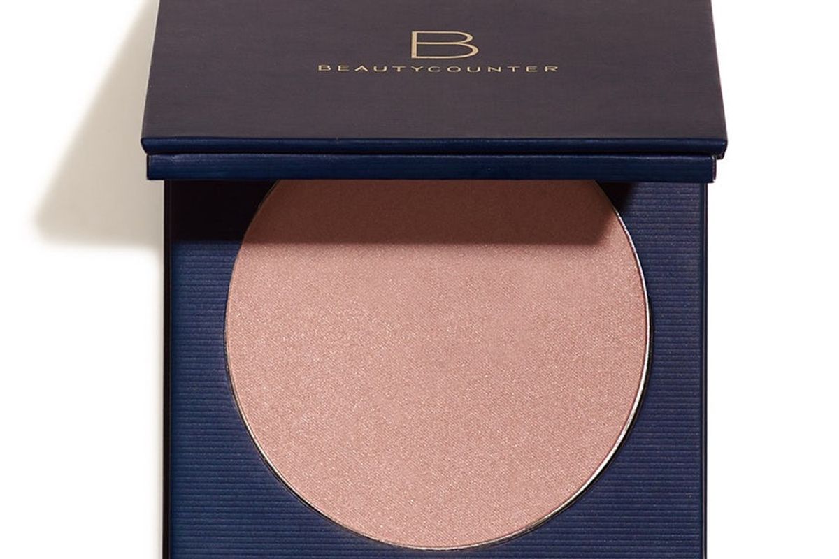 beautycounter luminous powder highlighter