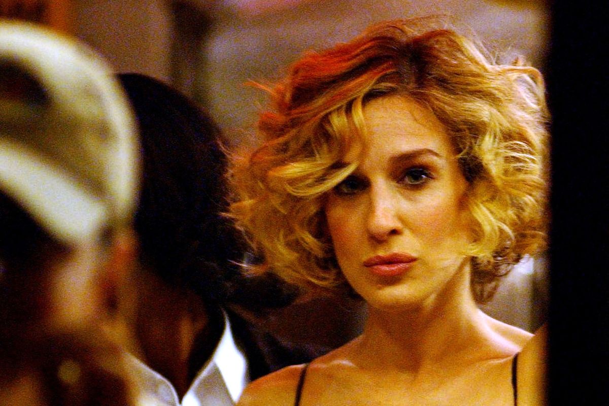 carrie-bradshaw-curly-bob