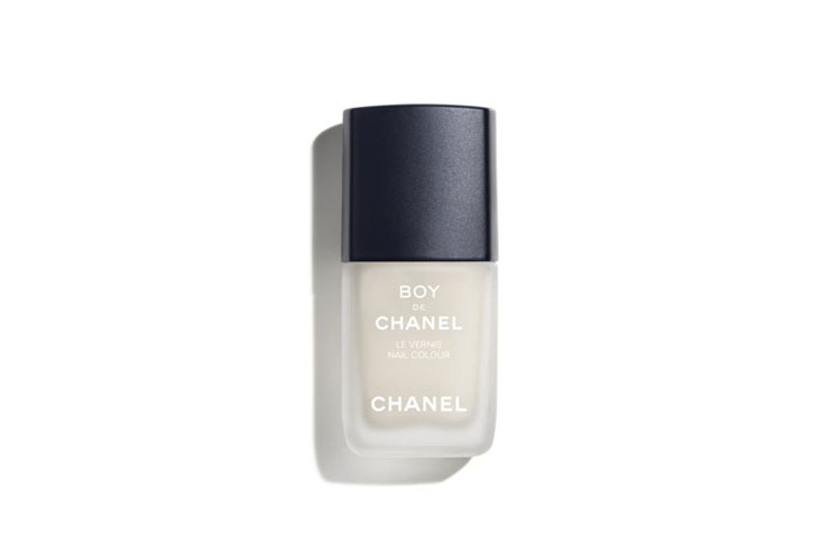 chanel boy de chanel nail colour