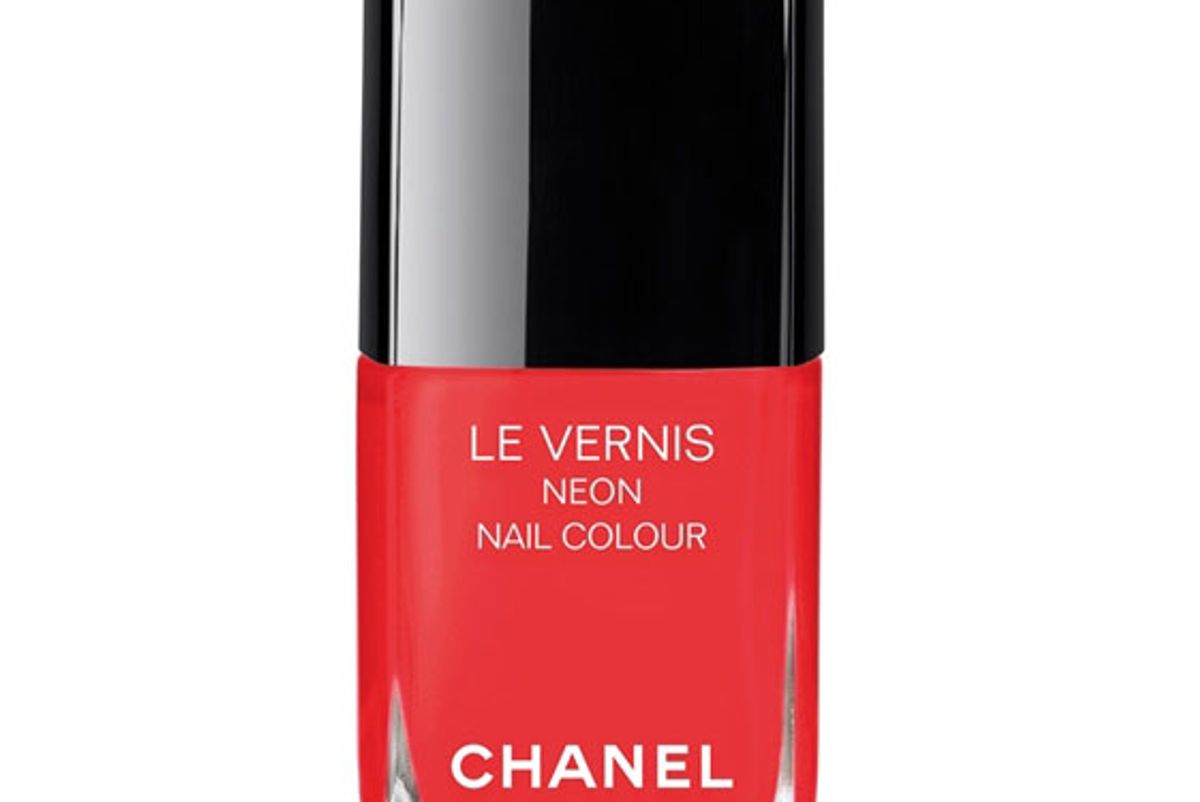 chanel le vernis neon nail colour in scenario