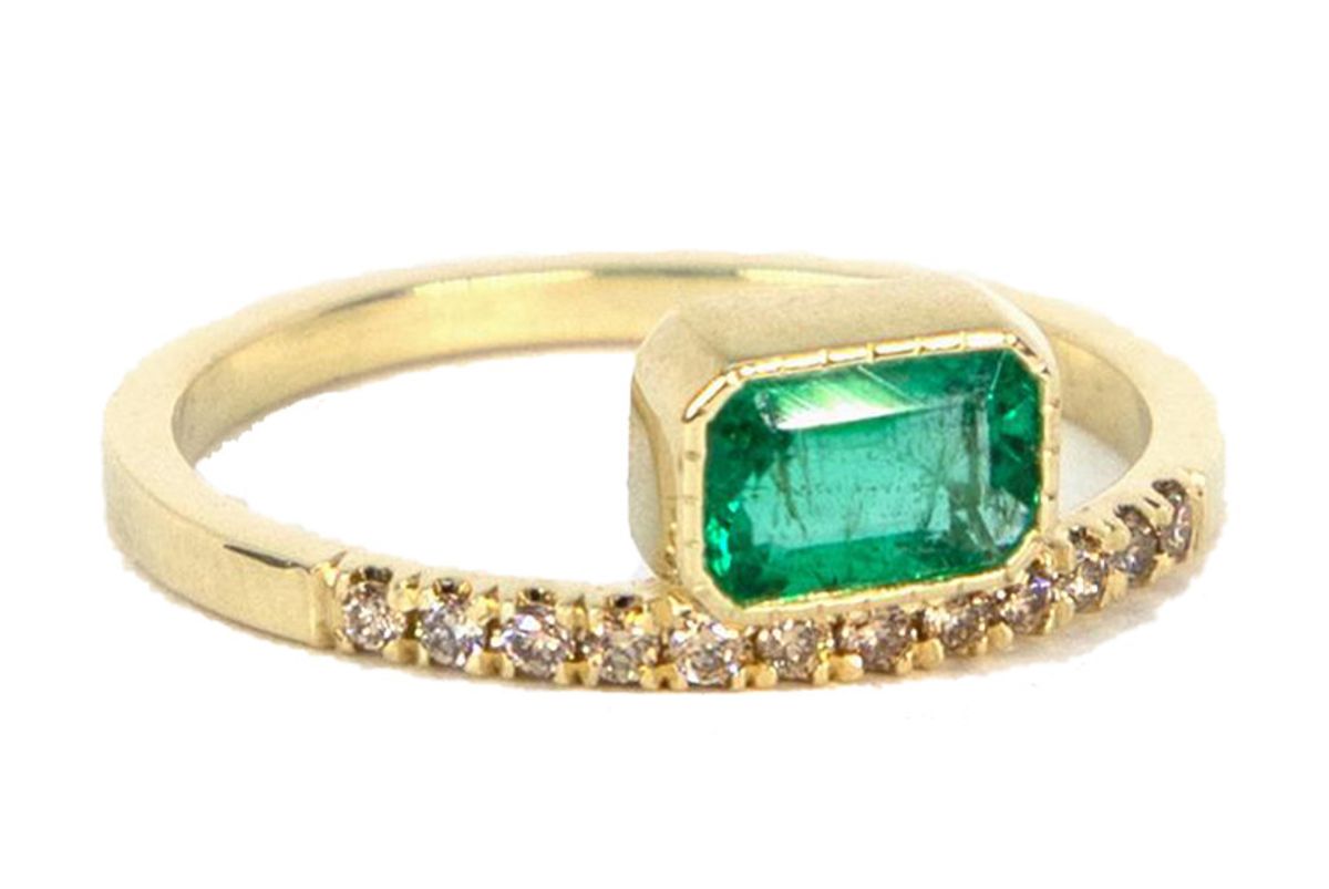 consider the wldflwrs emerald balance ring