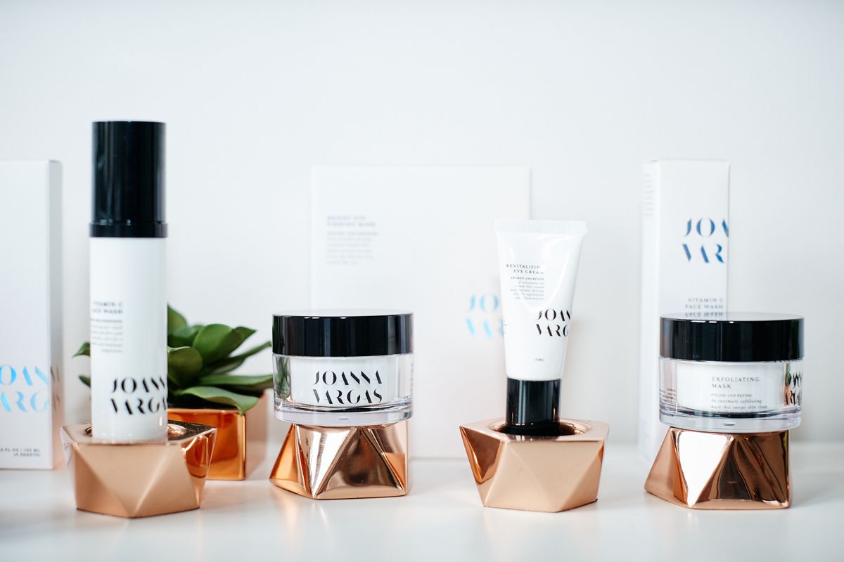 What Karlie Kloss and Maggie Gyllenhall Did to Prep Their Skin for Tonight’s Met Gala