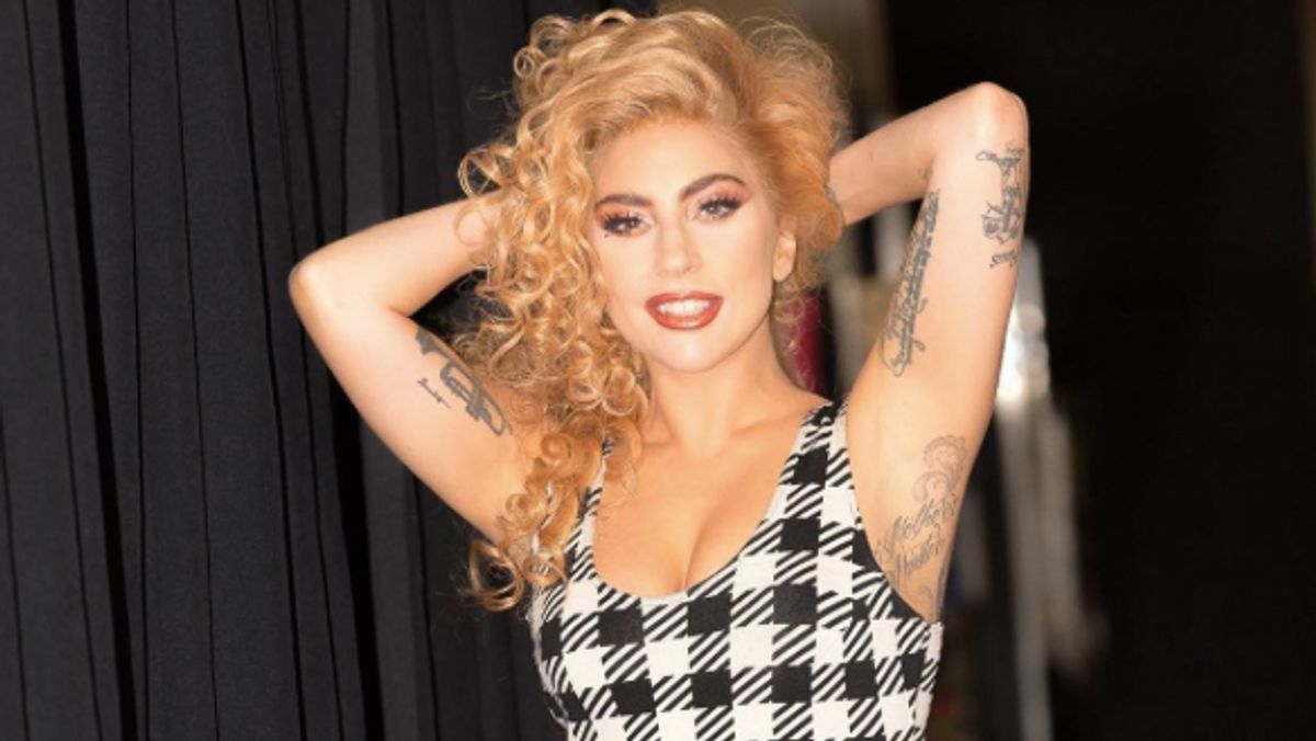 7 Outfits from the AMAs That We Would Actually Wear