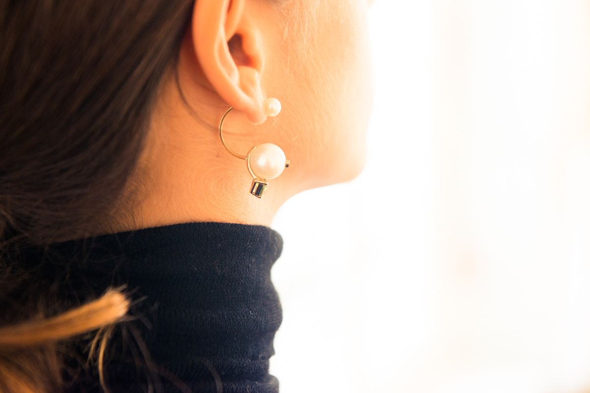 How To Pull Off a Single Earring