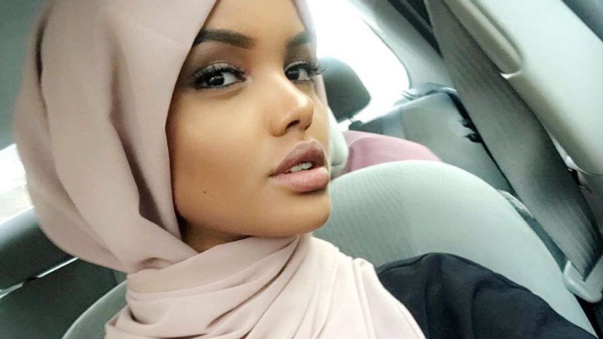 Model Halima Aden Is Completely Devoted to One Tarte Moisturizer