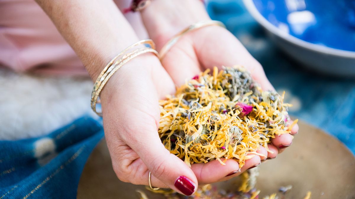 The Herbs You Need to Fight Summer Colds
