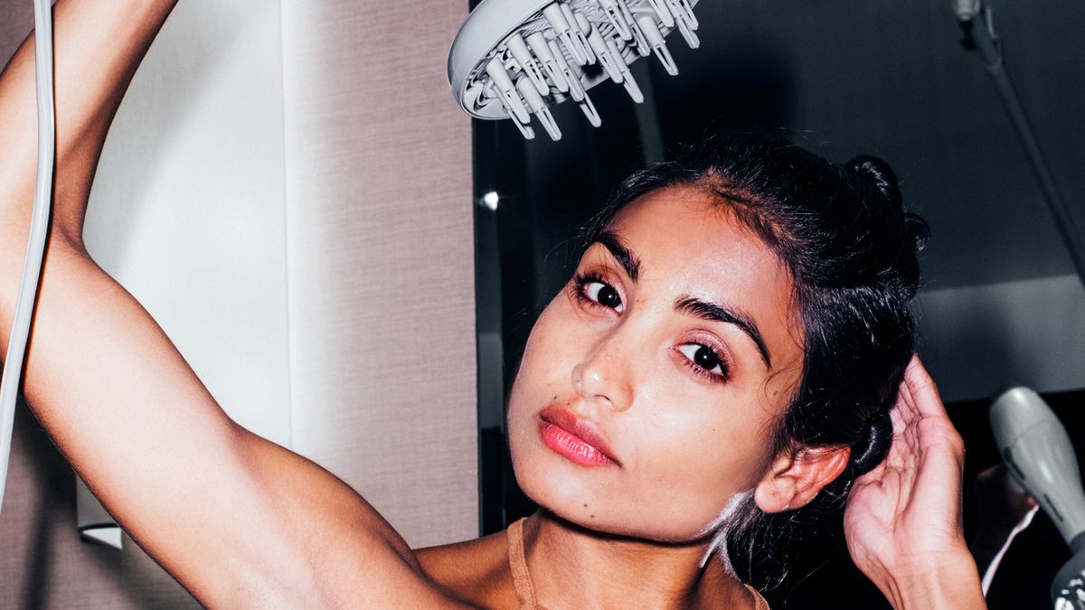 How to Blow-Dry Curly Hair without Frizz