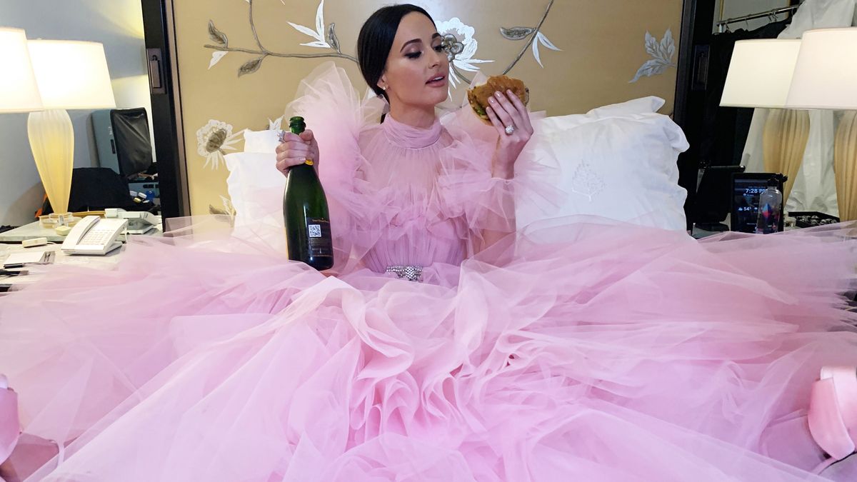 Kacey Musgraves Getting Ready For The 2019 Oscar Awards Coveteur Inside Closets Fashion Beauty Health And Travel - roblox golden hour kacey musgraves library