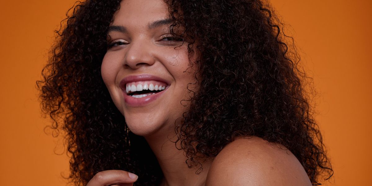 How To Determine Your Curl Pattern And Hair Type Coveteur Inside Closets Fashion Beauty Health And Travel