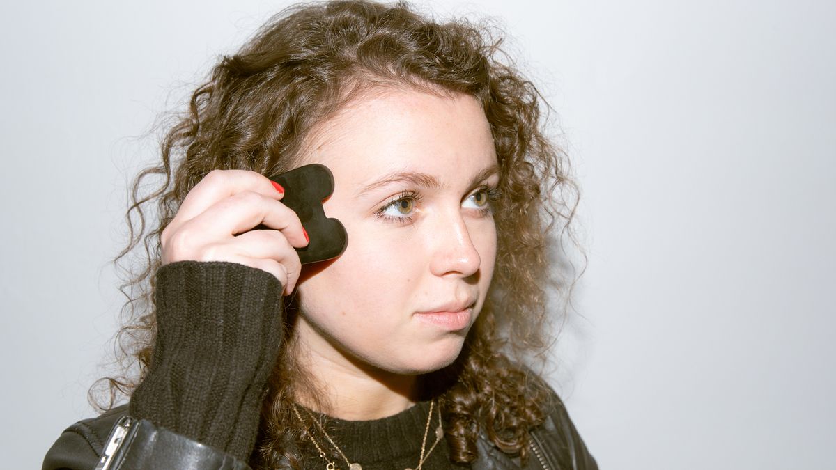 how to use a gua sha tool