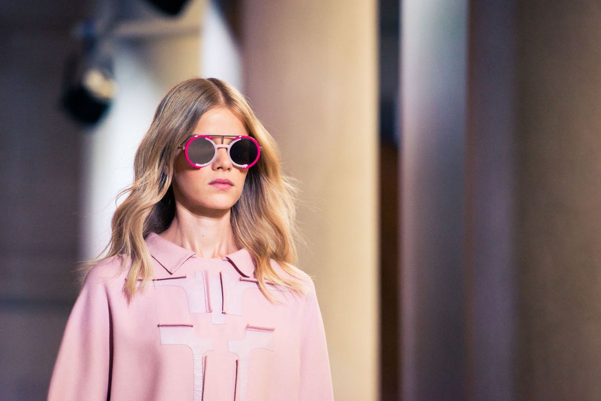How To Get The Carolina Herrera Rich Girl Hair Bend