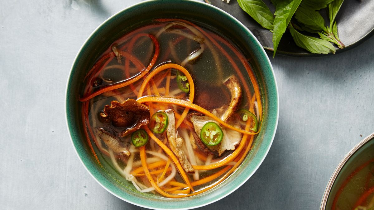 A Detoxifying Vegan Pho Recipe That’s Actually Filling