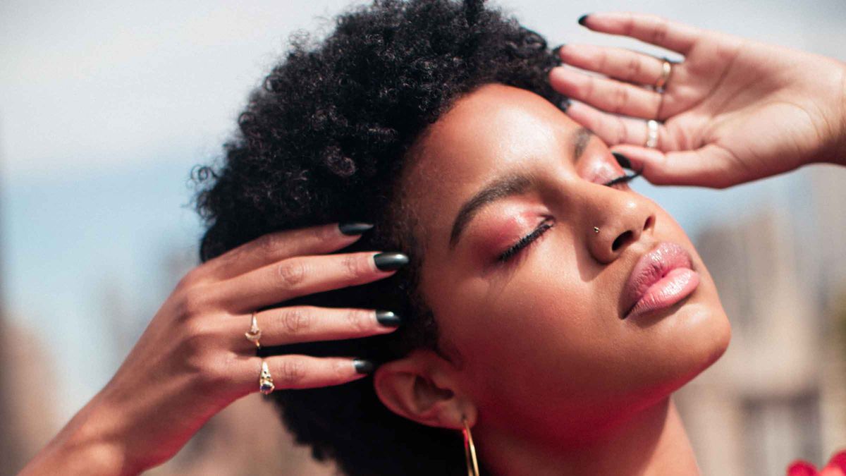 Ebonee Davis’ Beauty Routine Is Surprisingly Simple