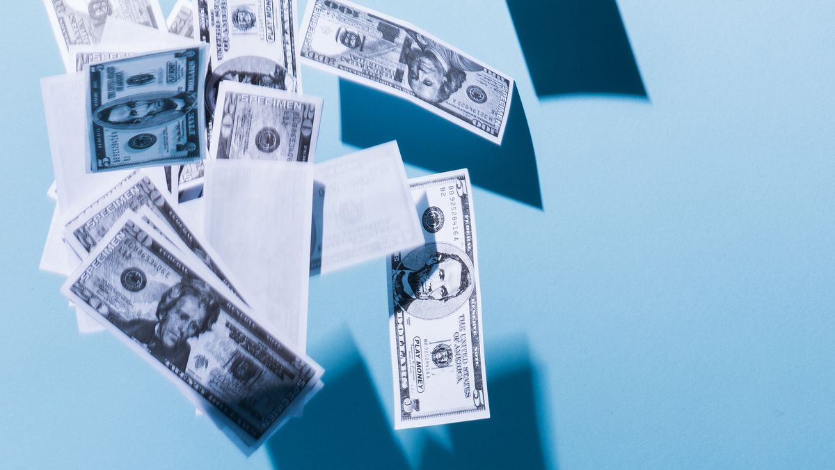 How Much 6 Women *Actually* Spend on Holiday Gifts
