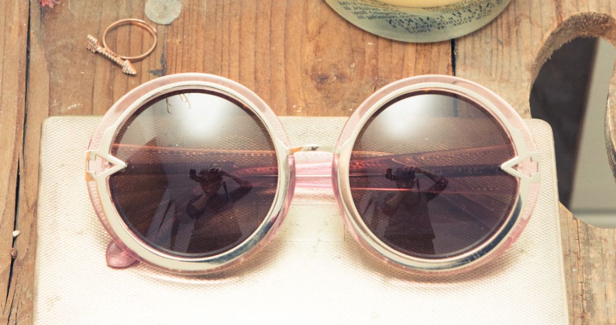 How to Pick Flattering Sunglasses in 60 Seconds