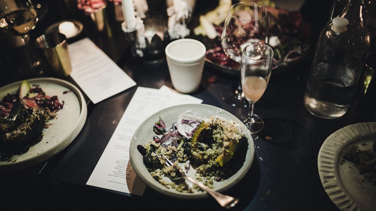 The 6 Steps to Hosting a Killer Dinner Party