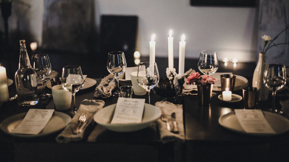 friendsgiving host tips