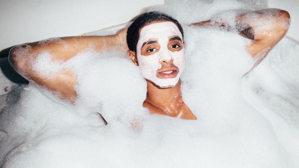 Meet the Rising Fashion Star Who Pregames with ’70s Music and Doritos