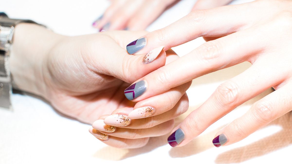 9 Glitter Nail Polishes Perfect for New Year’s Eve Parties