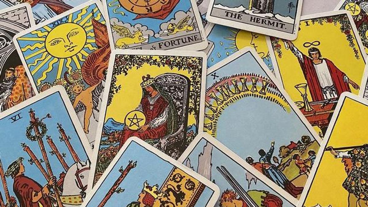Everything You Ever Wanted To Know About Reading Tarot Cards Coveteur Inside Closets Fashion Beauty Health And Travel Everything You Ever Wanted To Know About Reading Tarot Cards Coveteur Inside Closets Fashion Beauty Health And Travel