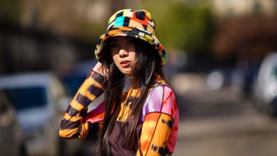 Soms Uitgebreid Marxistisch Fuzzy Bucket Hats Are Trending This Winter - Coveteur: Inside Closets,  Fashion, Beauty, Health, and Travel