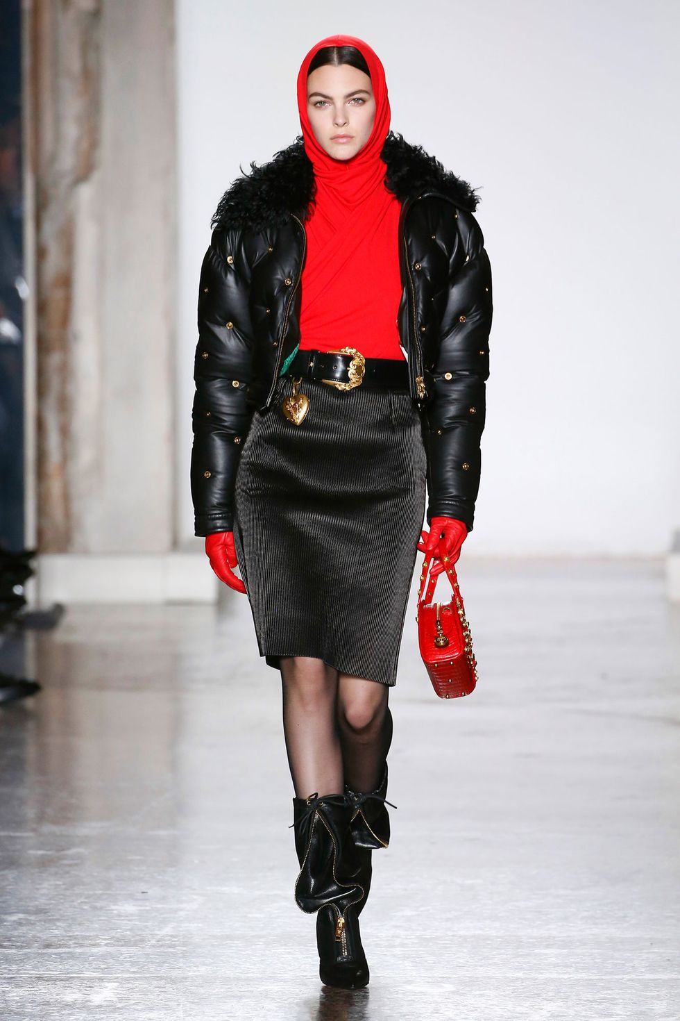 gloves fashion week trend