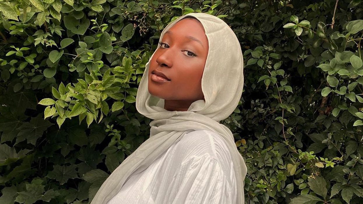 Pak Muslim Black Hijab Porntube - Muslim Women Share Their Haircare Routine While Wearing Hijab - Coveteur:  Inside Closets, Fashion, Beauty, Health, and Travel