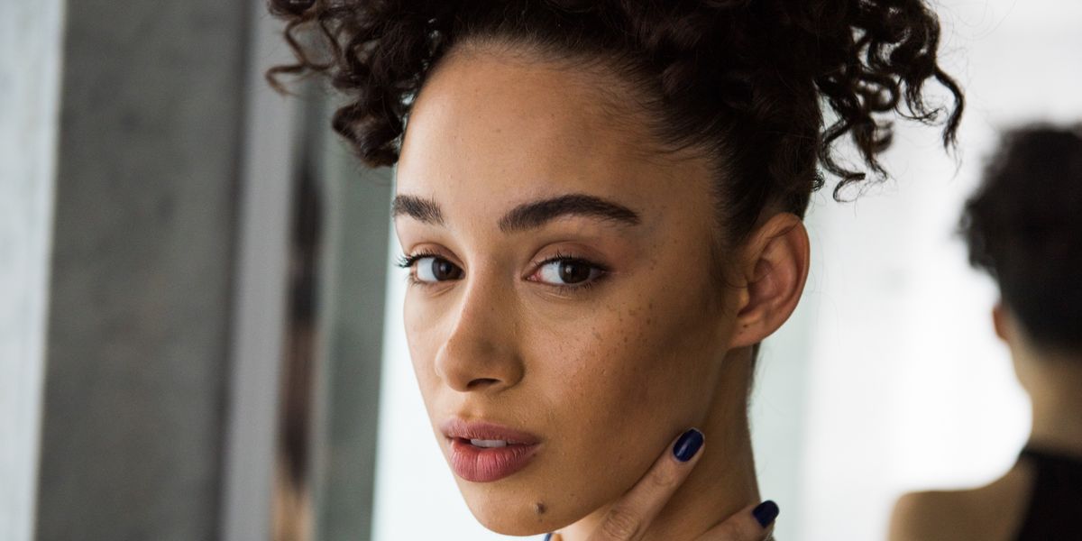 How-To Beauty: Basic Contouring for a Subtle Face Sculpt - Coveteur