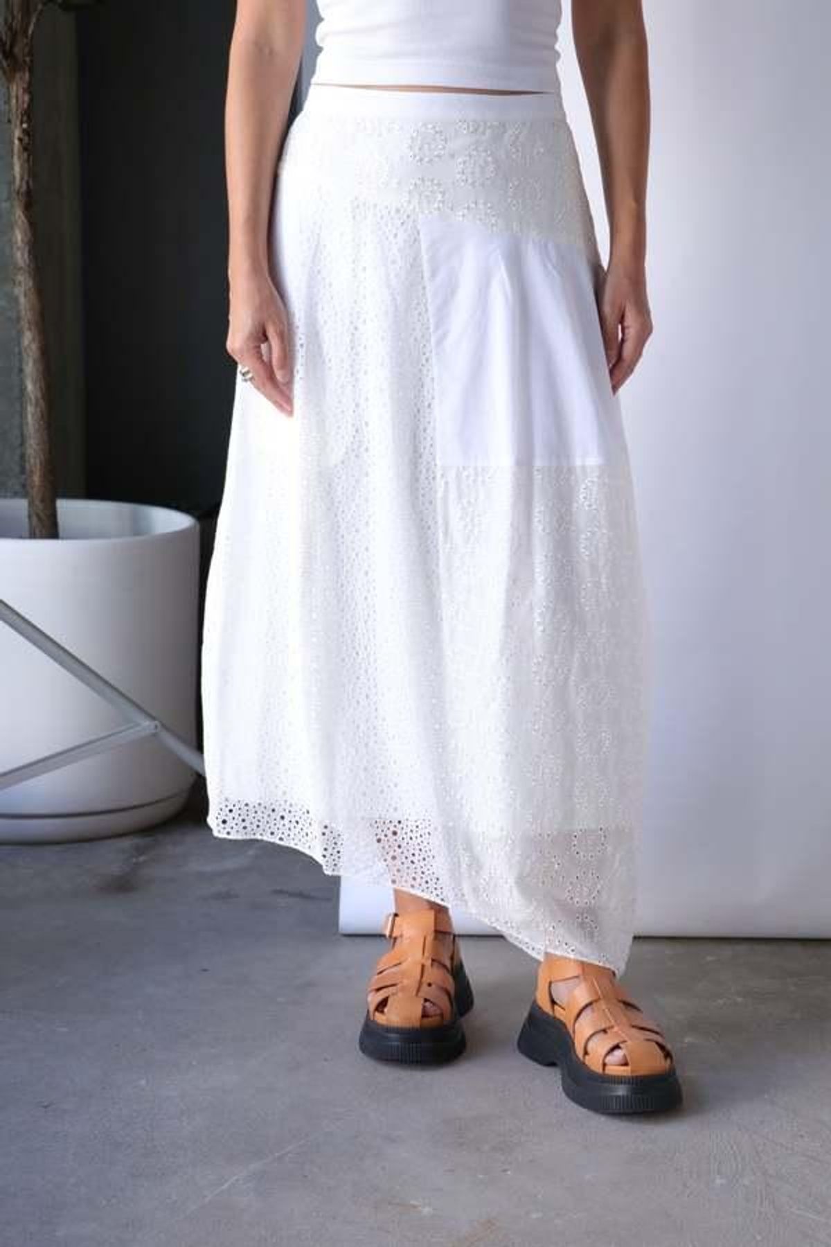 Silk Cotton Eyelet Asymmetric Balloon Skirt