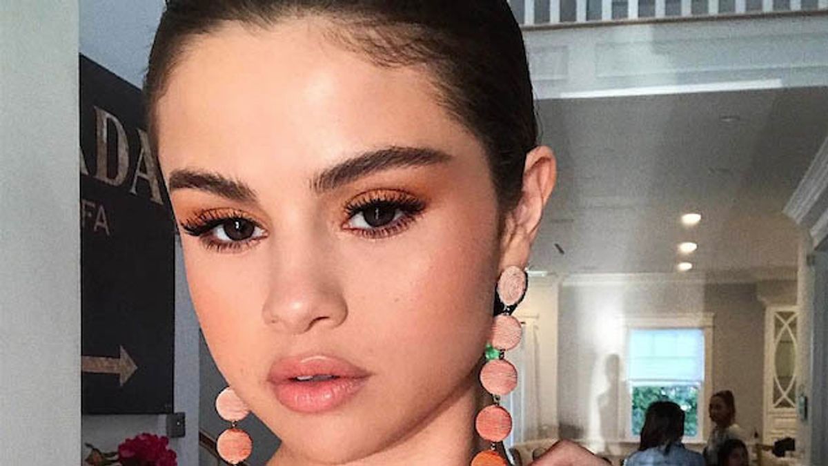 Don’t Let Selena Gomez’s Eyeshadow Distract You From This Detail