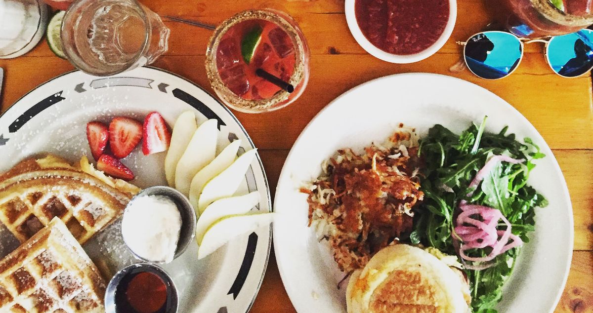 What You Should Wear to Brunch, According to Your Hangover