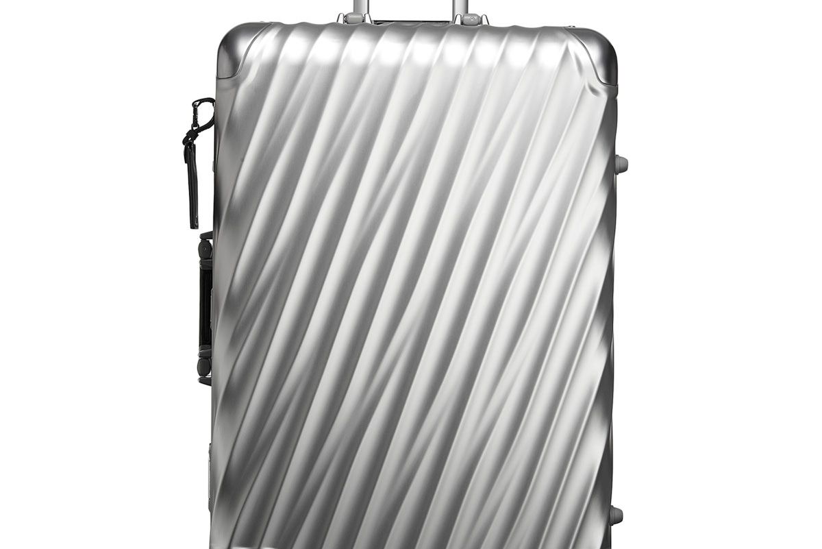 19 Degree Short Trip Packing Case in Silver