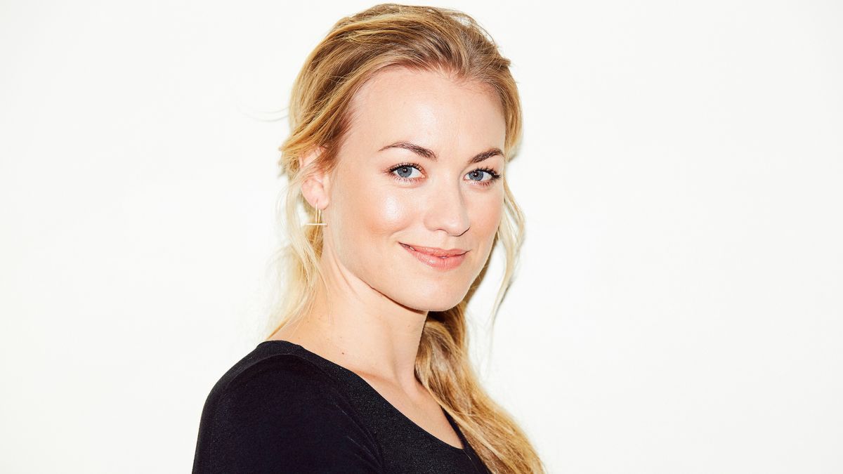 The Handmaid’s Tale’s Yvonne Strahovski Made Me Believe in Ghosts