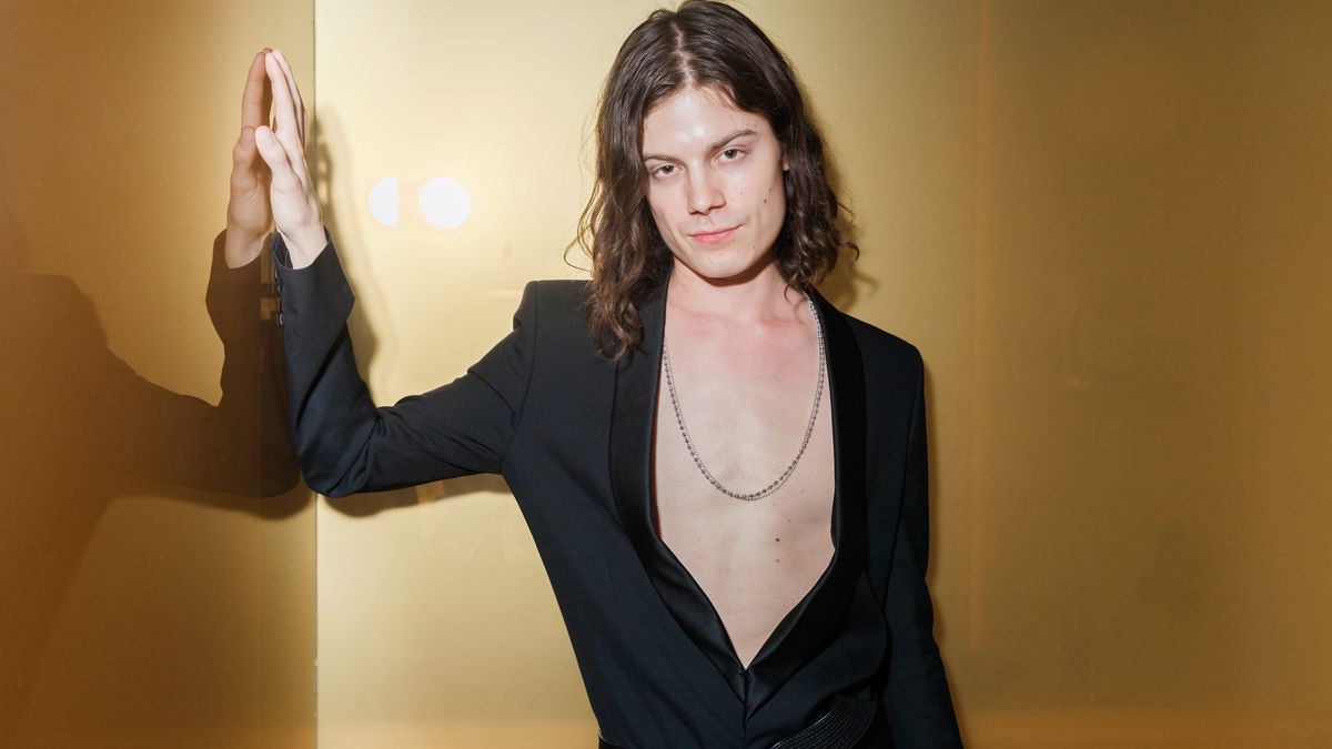How Børns Gets Ready for a Fashion Week Party