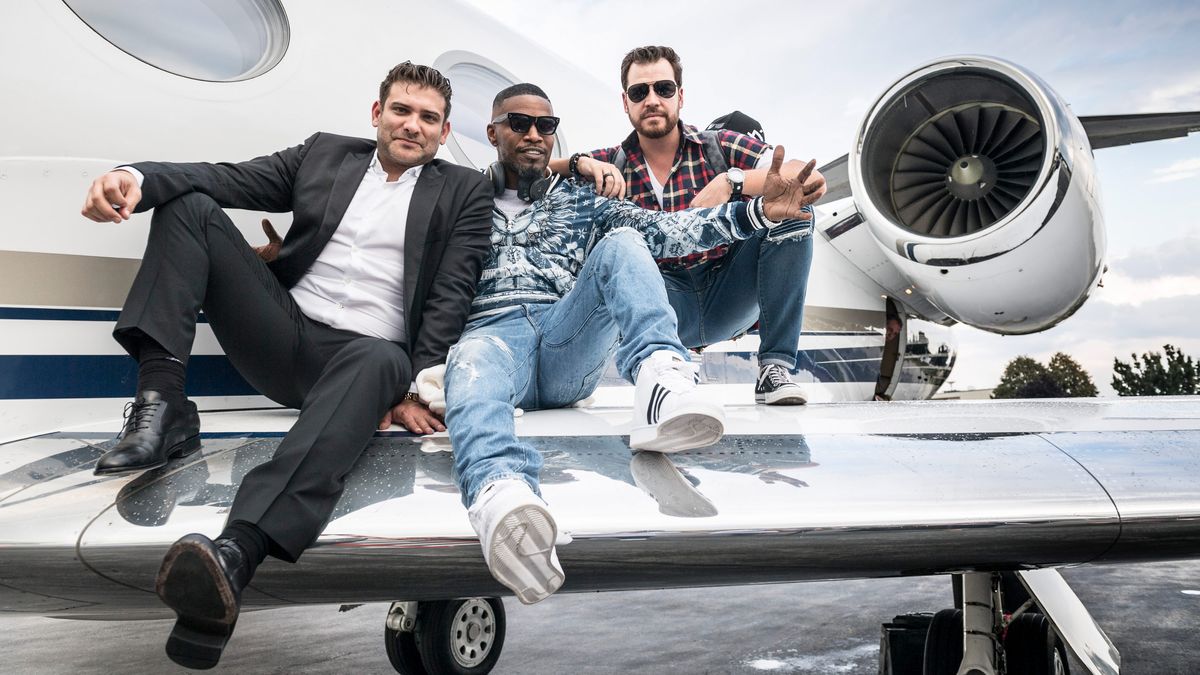 I Rode on a Private Jet with Jamie Foxx and He Was Surprisingly Chill