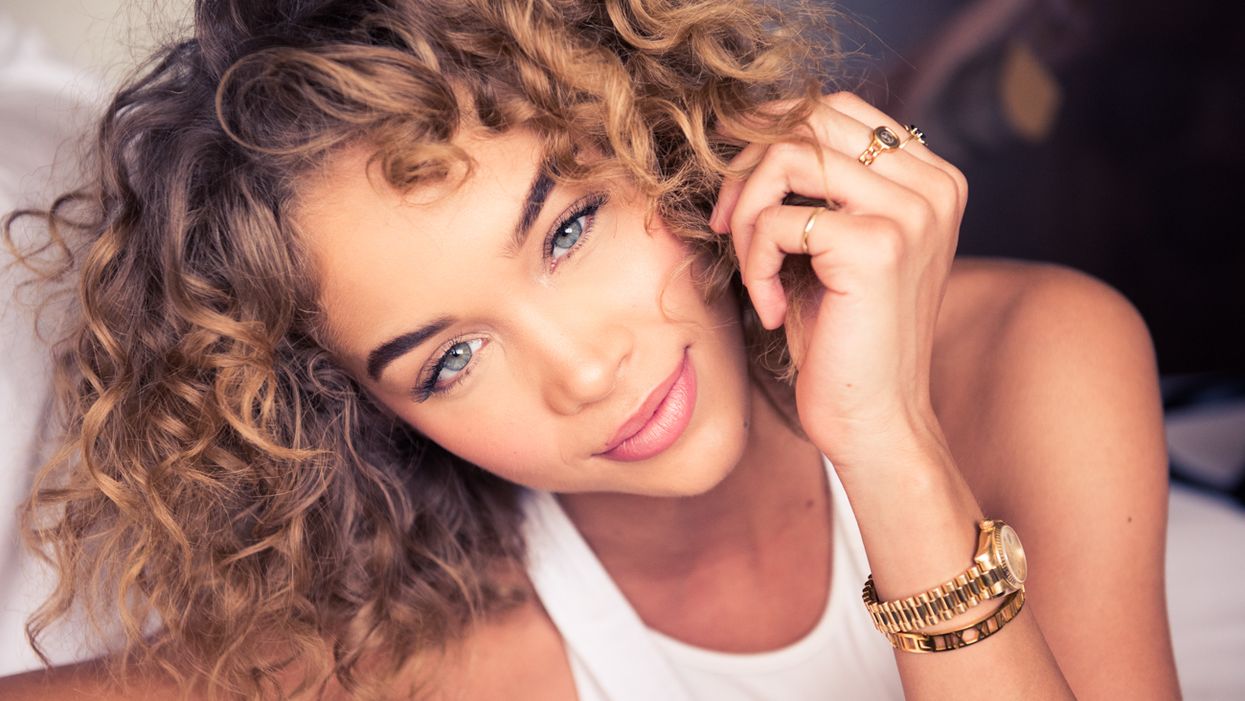 The Getting Selfie-Ready Routine: Jasmine Sanders (@golden_barbie)