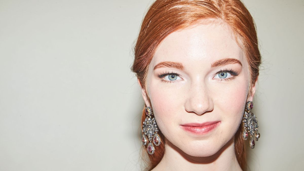 Annalise Basso’s Gown is Ultimate Red Carpet Goals