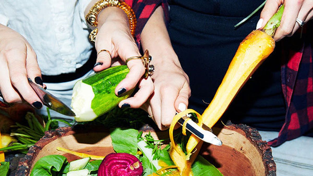 How to Eat Healthy at Your Super Bowl Party