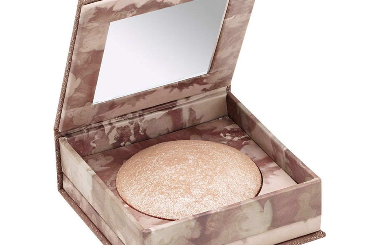 Shimmering Powder For Face And Body