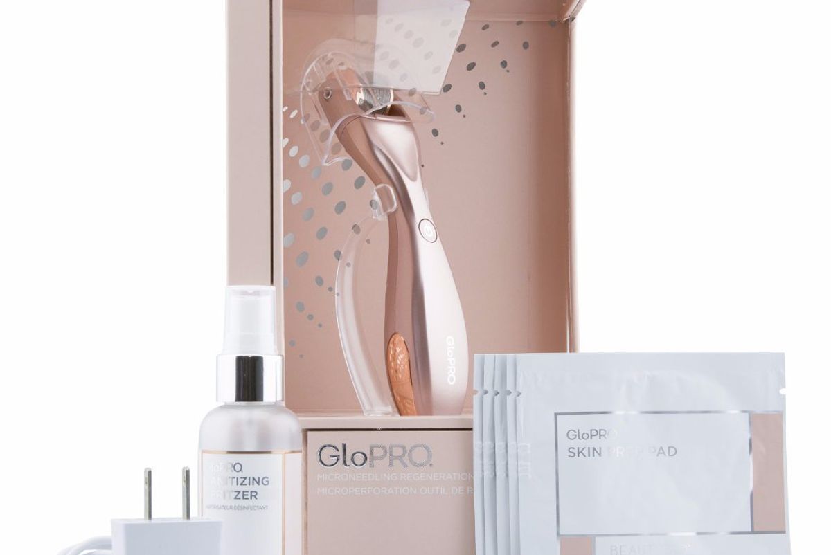 Limited-Edition Rose Gold Microneedling Regeneration Tool