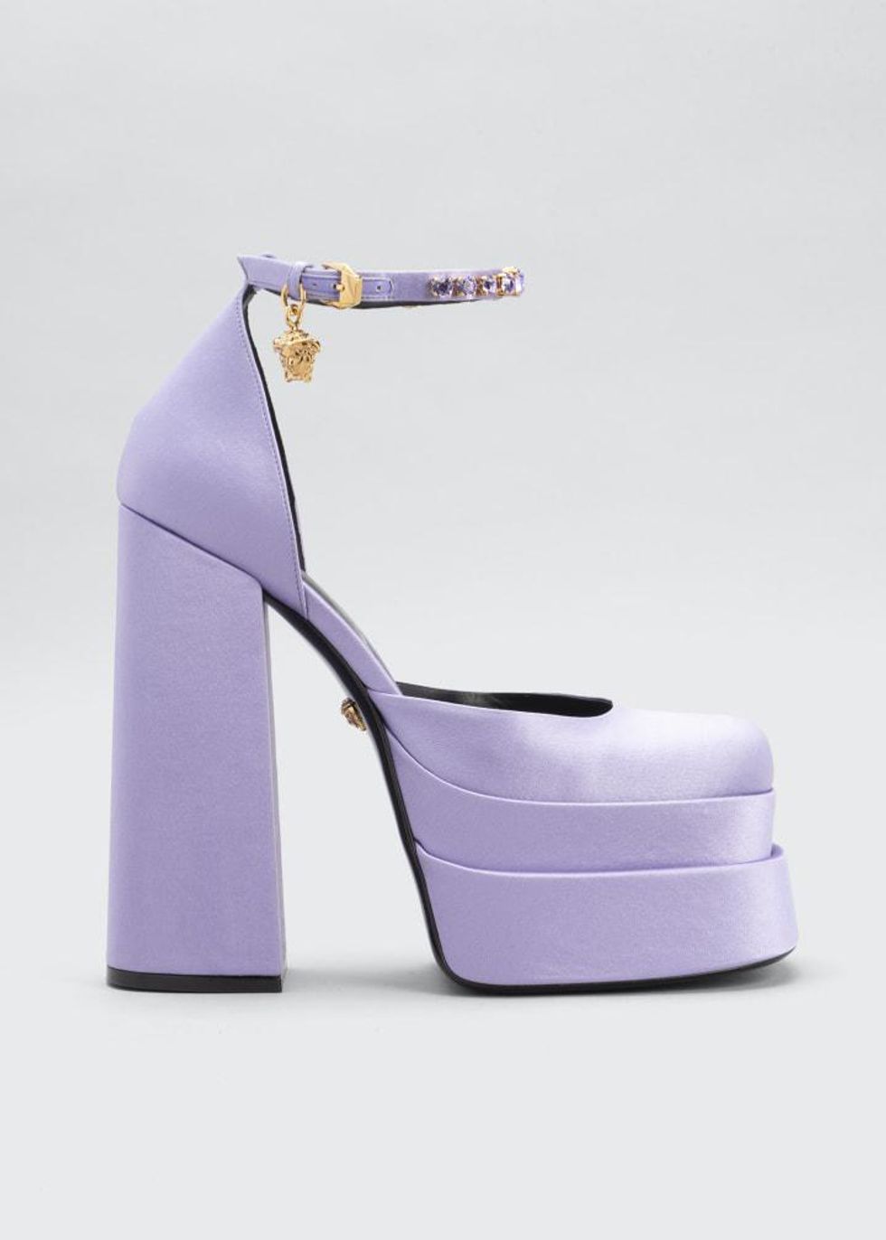 medusa aevitas platform pumps white