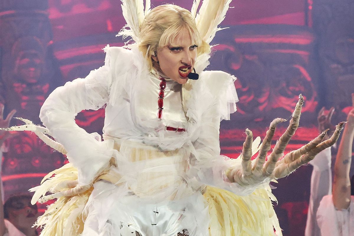 Body Horror Fashion: Fortune Favors The Beautifully Disturbing