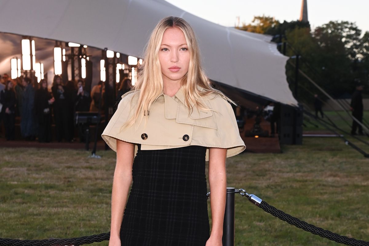 The Cool-Girl Transitional Coat Is The Cropped Trench