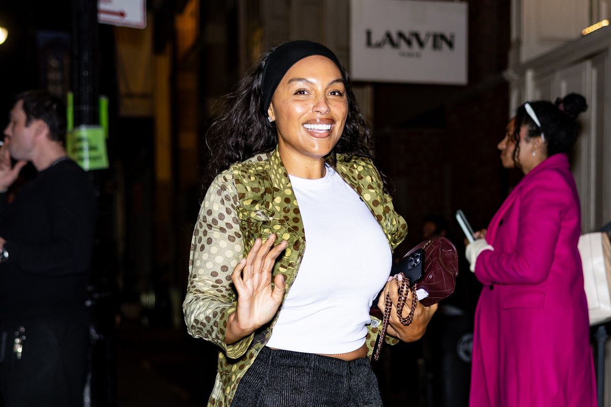 The '90s Stretchy Headband Has Officially Been Rebranded
