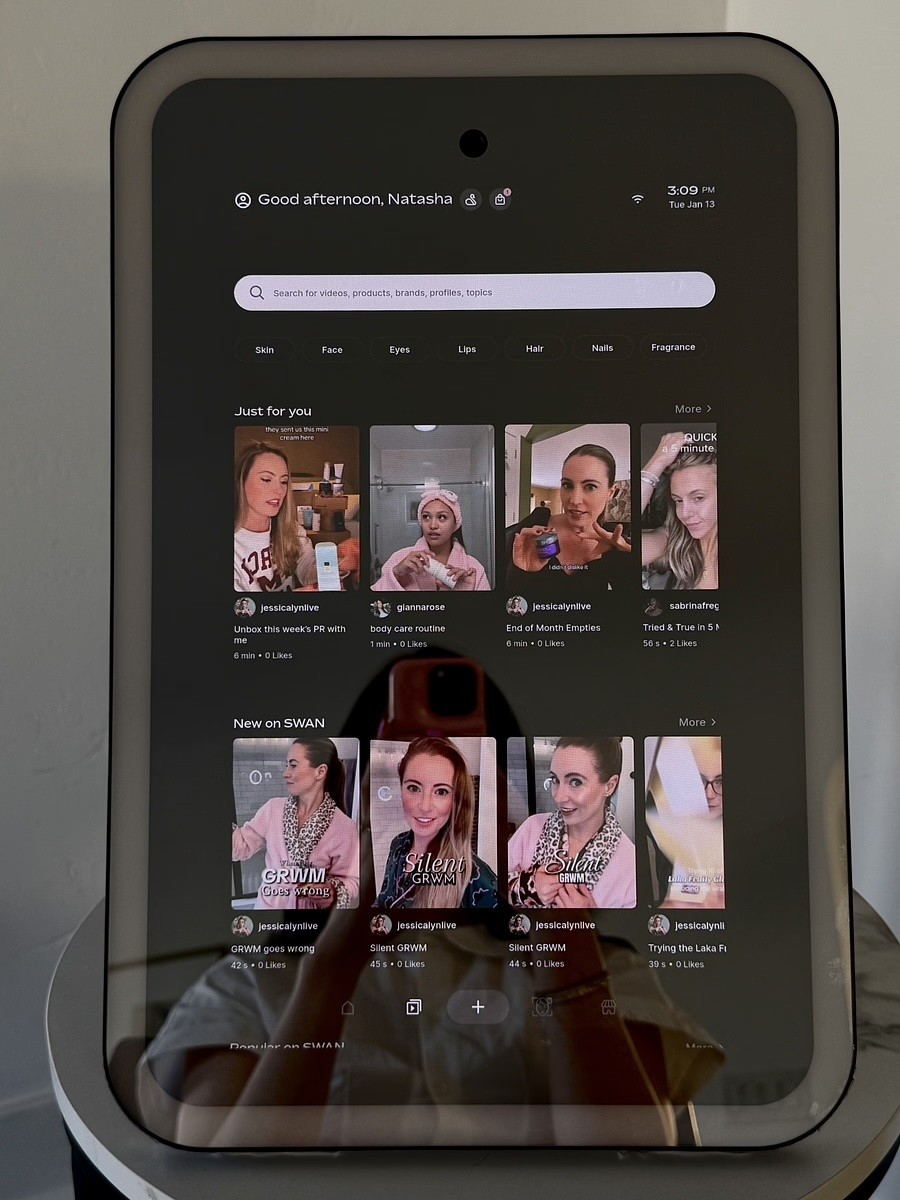 SWAN Mirror community feed with tutorials and recommendations